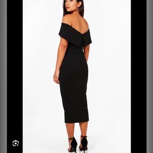 Off the shoulder MIDI dresss Black